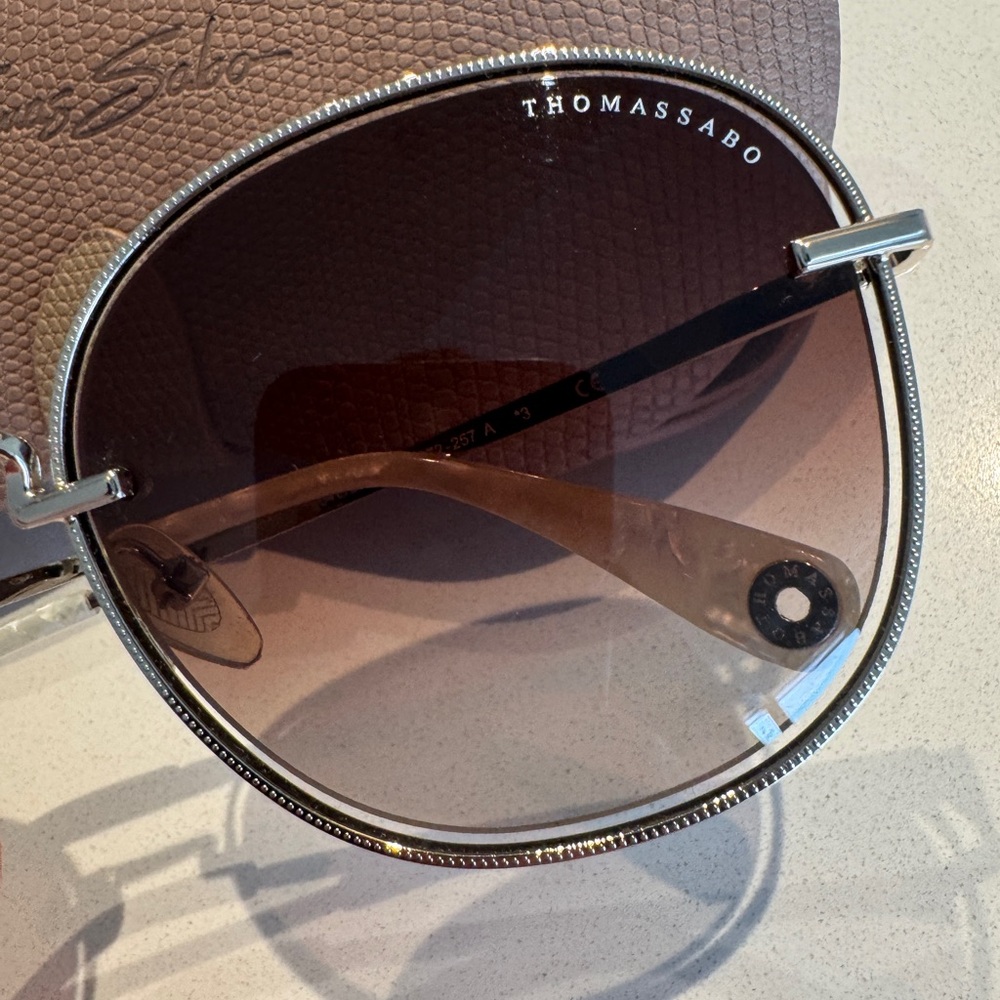 Thomas Sabo sunglasses with case - Picture 2 of 6